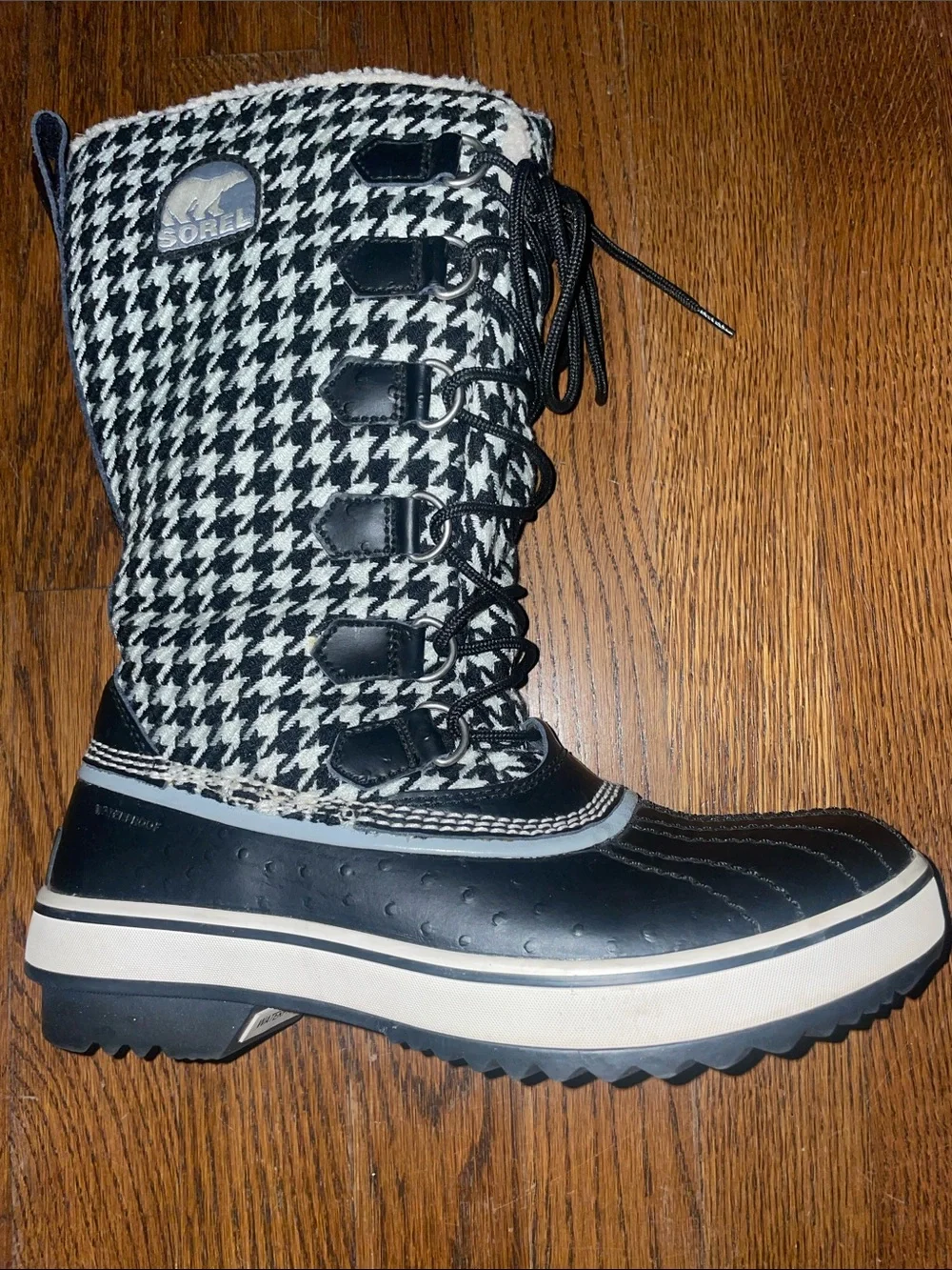 Sorel Tivoli Houndstooth boots